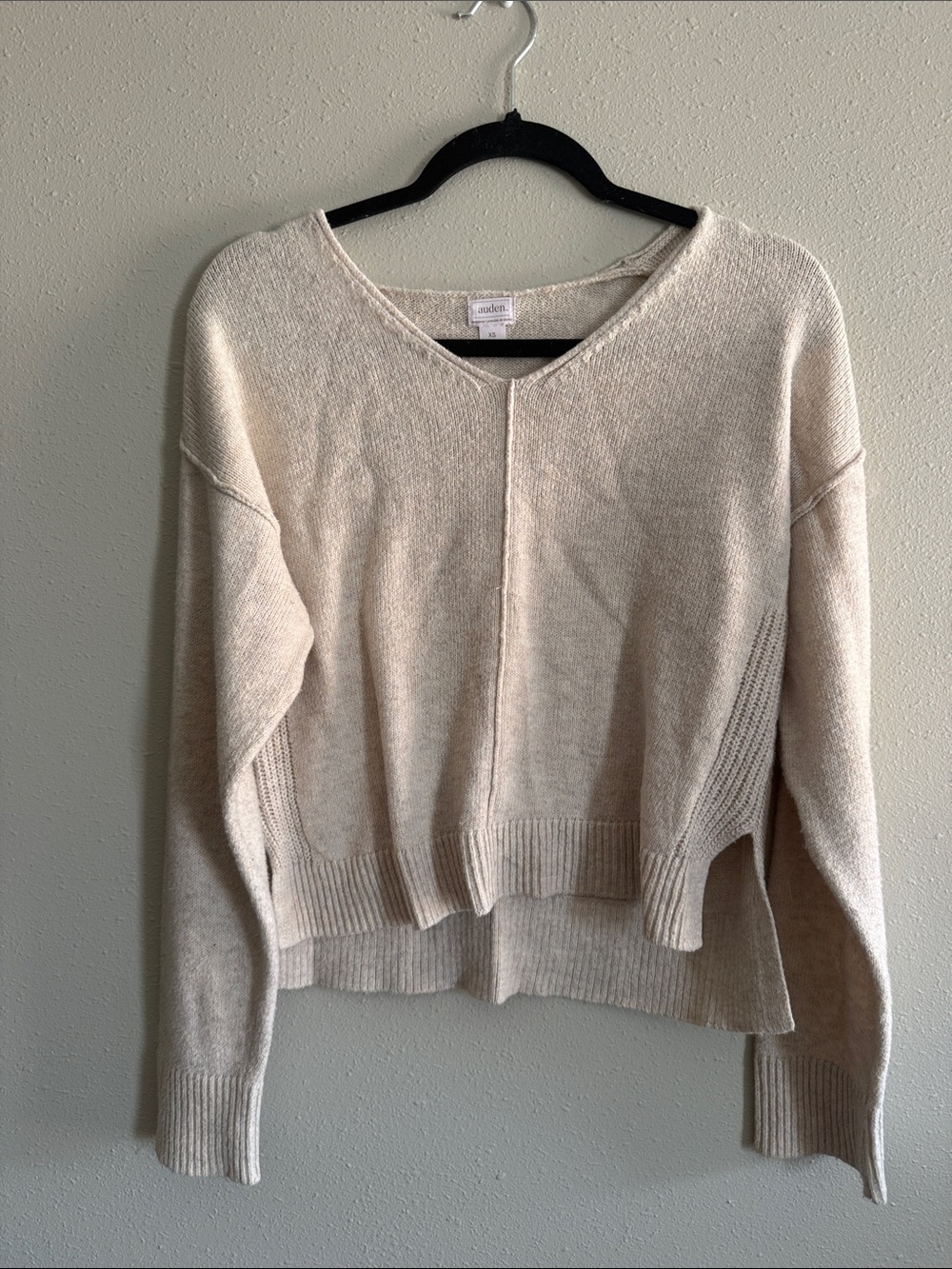 Auden Beige V-Neck Center-Seam Pullover Sweater